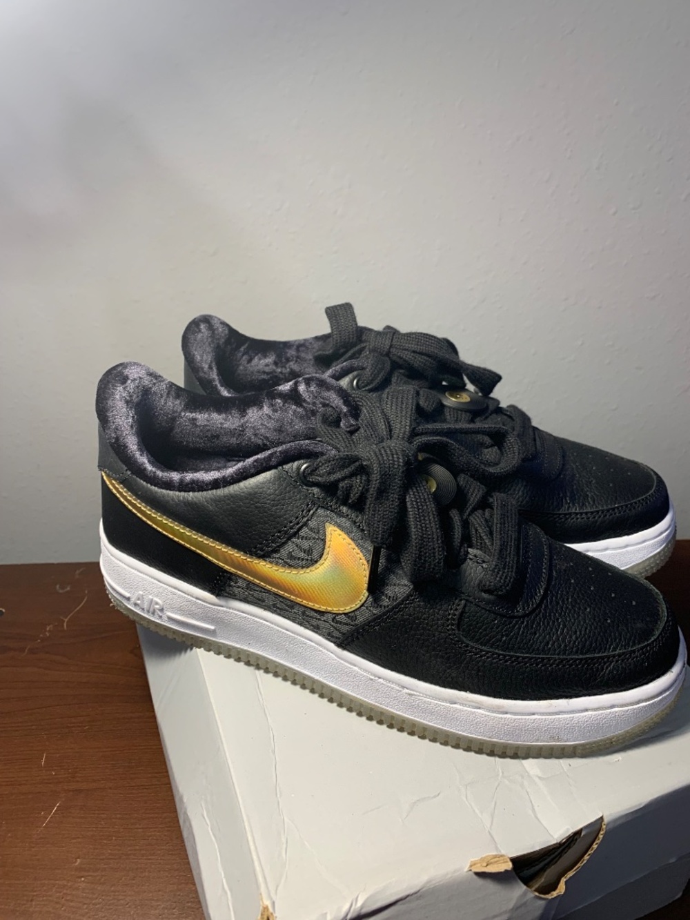 Nike Air Force 1 Low LV8 BG Blk/Metallic Gold-Wht